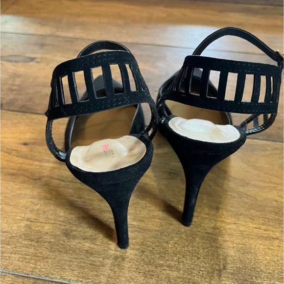 Black heels - Picture 2 of 3